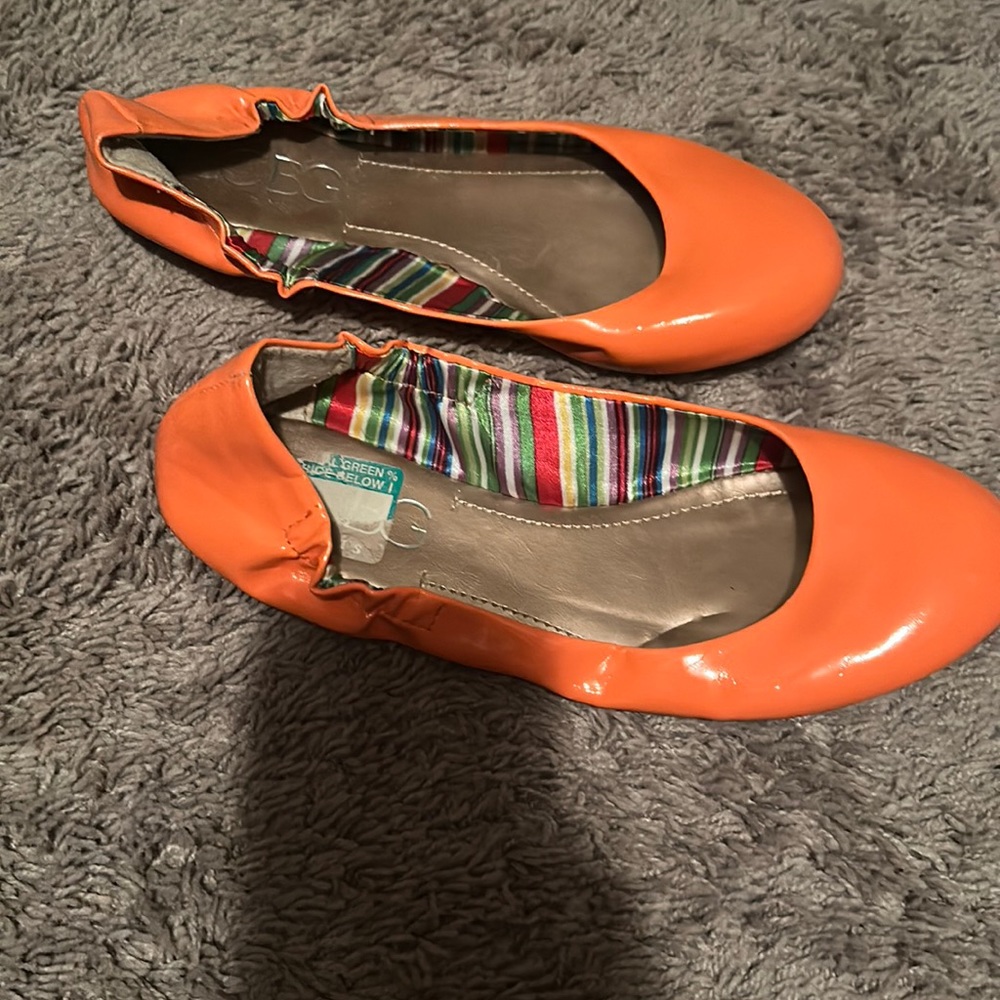 BCBG Orange Flats size 7.5 women’s